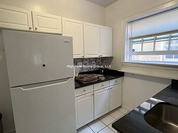 2nd image of 1452 Oak Ave #12S