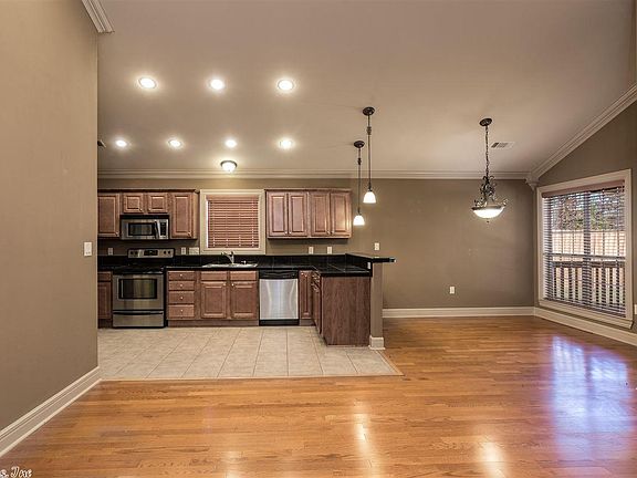 5th image of 9806 Merlot Ln