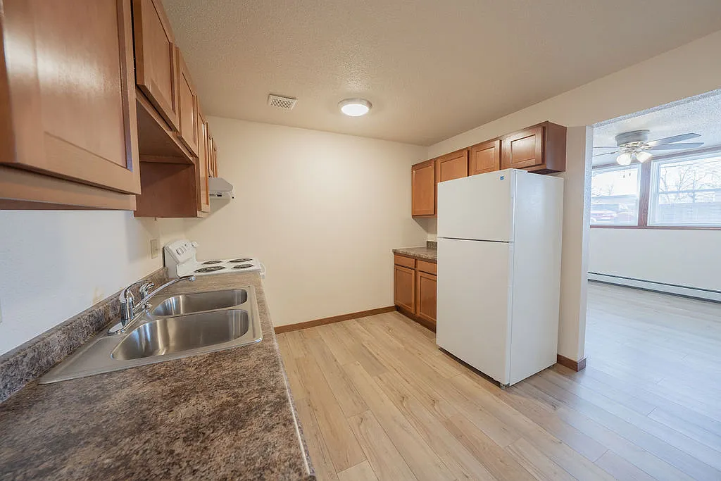 3505 S West Ave — Photo 2