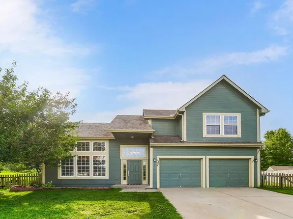 1527 S 6th St E, Louisburg, KS 66053