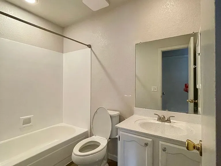 1482 W Elgin St — Photo 16