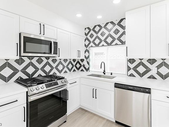 3rd image of 61 Suzy Ct
