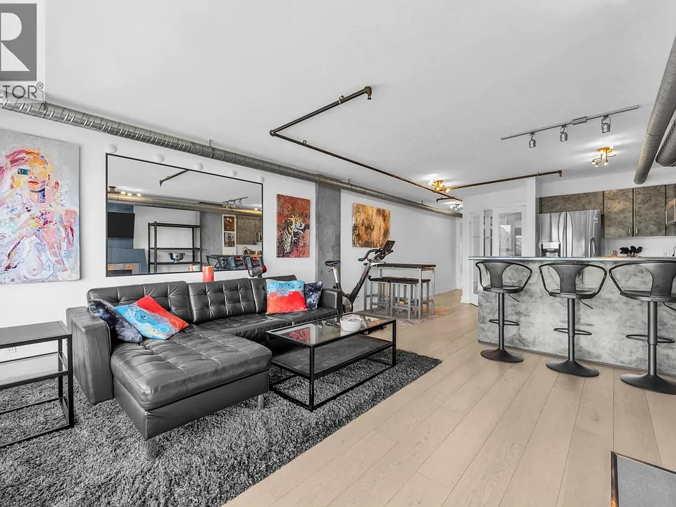 27 Alexander St #608