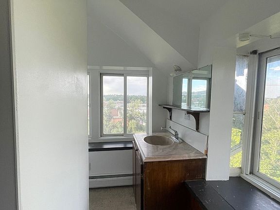 5th image of 1600 Hillside Rd #10
