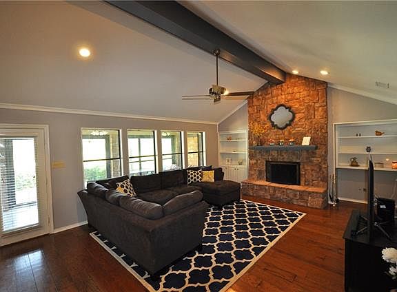 4th image of 2320 Charles Ave