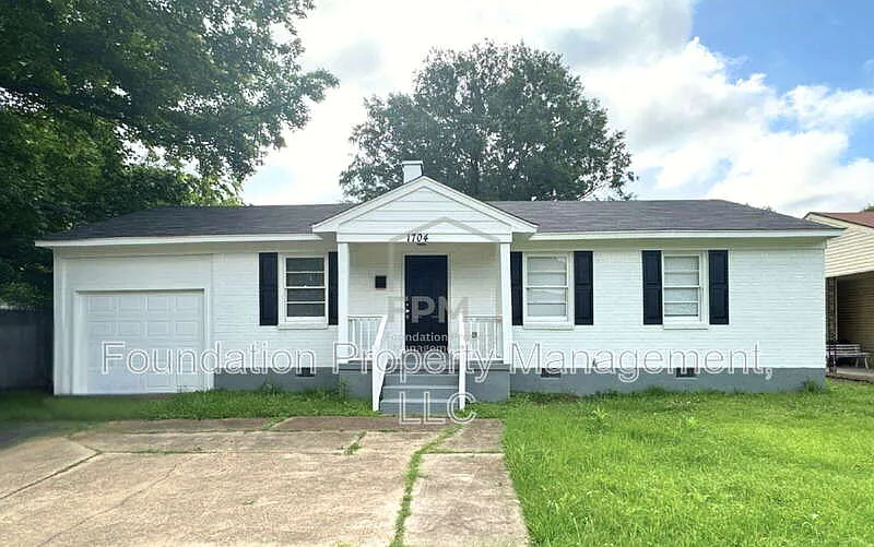 3 bed, 1.0 bath, 1054 sqft, $1,495 — Photo 1