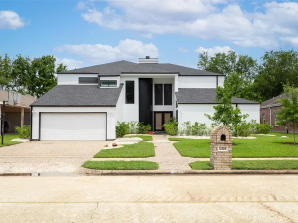 12203 Ashley Circle Dr E, Houston, TX 77071