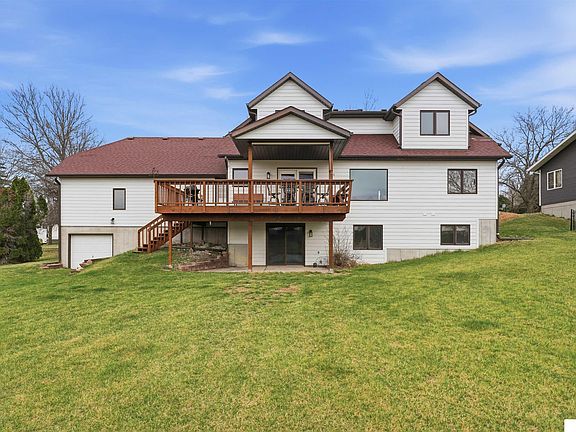 2nd image of 719 Lakeview Dr