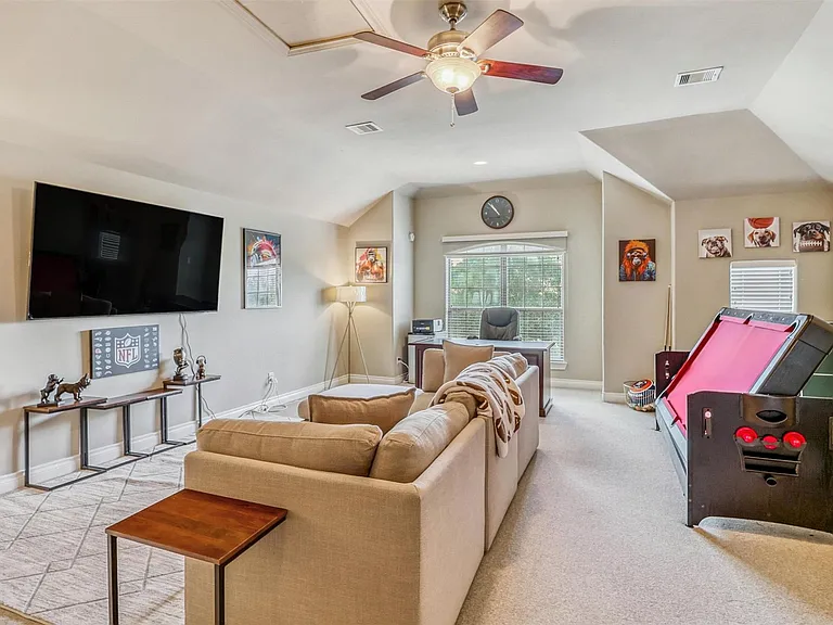 9113 Creekstone Lake Dr — Photo 31