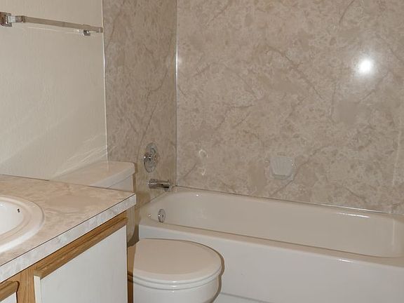 5th image of 1731 NW 58th St APT 204