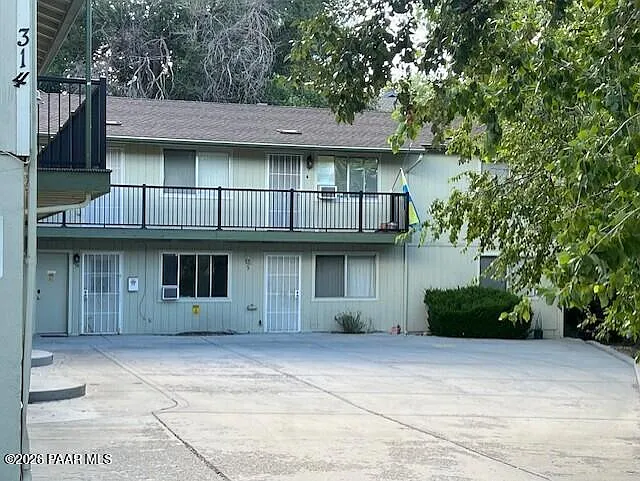 1 bed, 1.0 bath, 2592 sqft, $1,295 — Photo 2