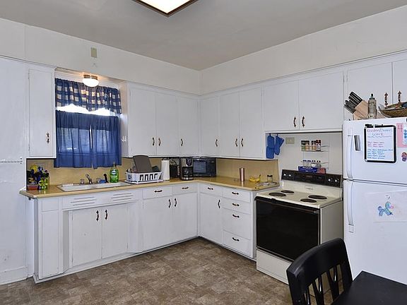 2nd image of 415 N Elm Ave