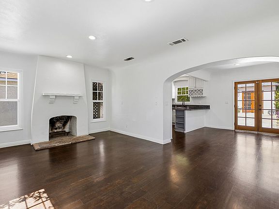 2nd image of 585 W Calaveras St