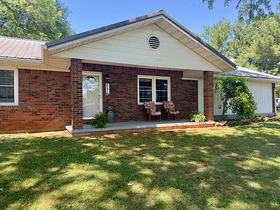 3rd image of 202 Willa Dr