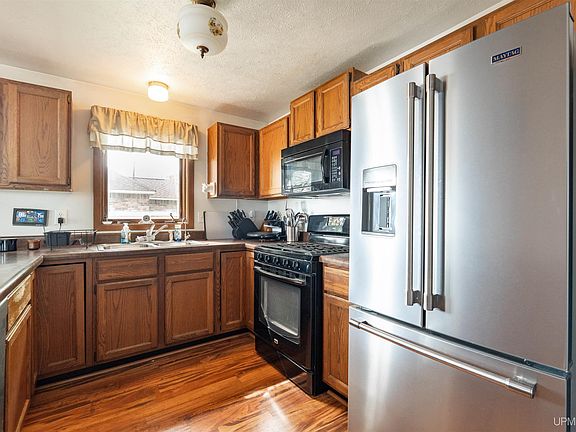 4th image of 8166 Arrowhead Rd