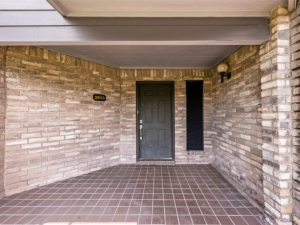 3813 Landmark Dr