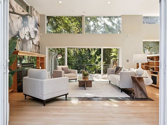 3rd image of 4400 Calaroga Dr