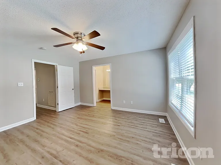 2112 McKinnon Dr — Photo 8