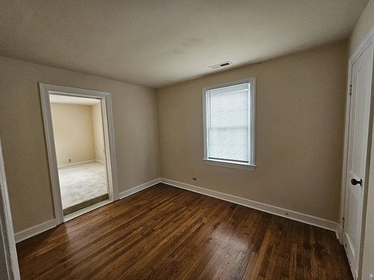 909 Rockland Ave — Photo 12