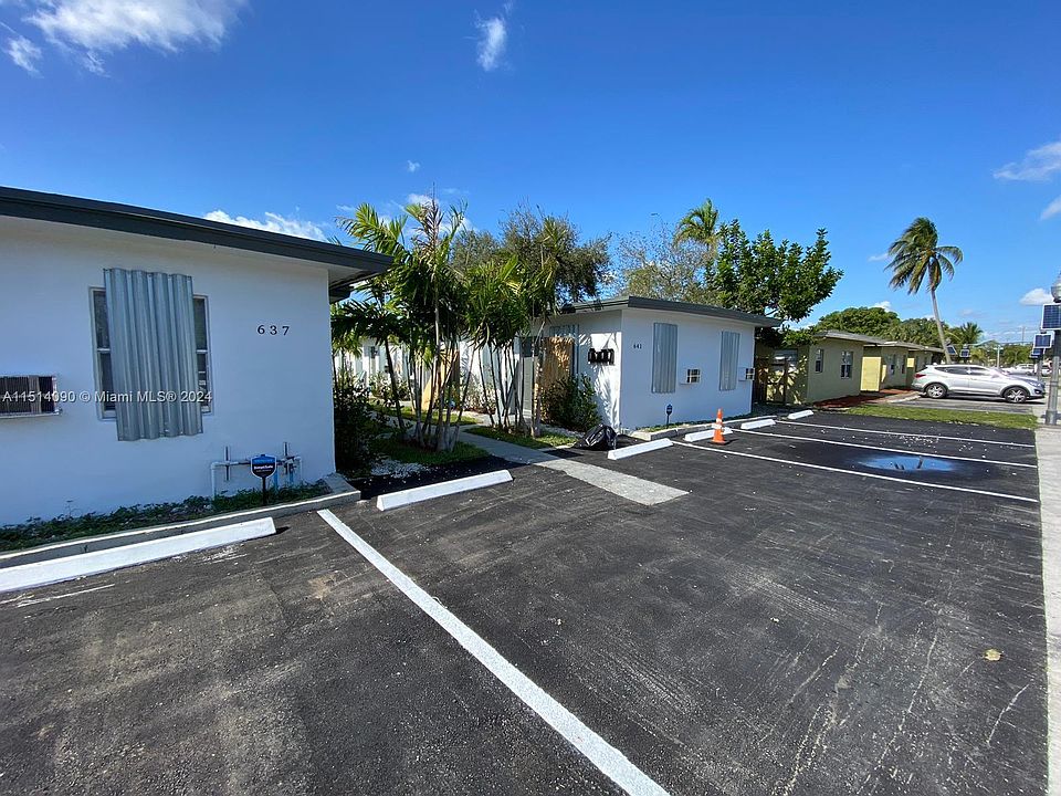 1st image of 637 NW 15th Ter