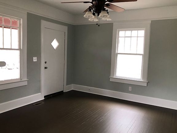 3rd image of 906 Queen St