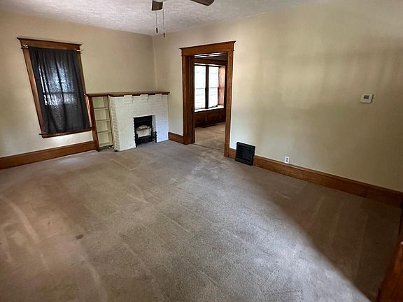 3rd image of 741 Montana Ave