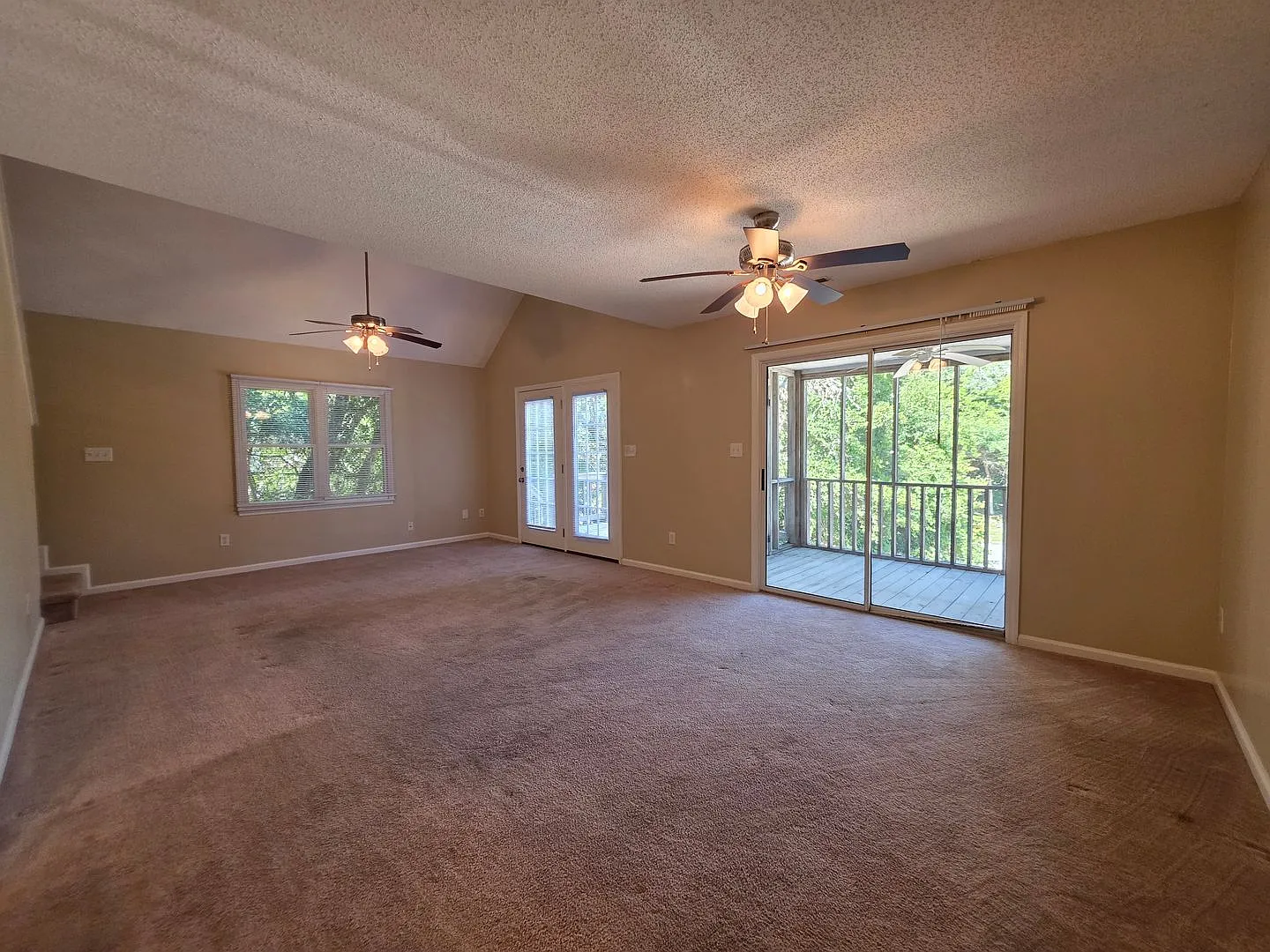 Island Living Just Steps from the Beach Charming 3BR Retreat in Emerald Isle — Photo 4