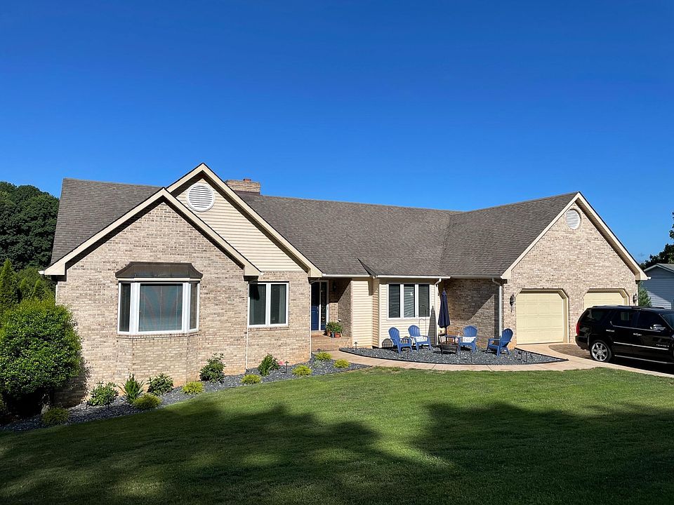 1st image of 225 Cambridge Ct