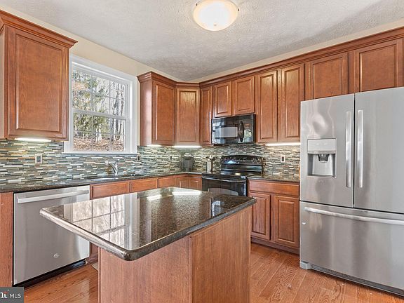 5th image of 39890 Fair Hill Ln