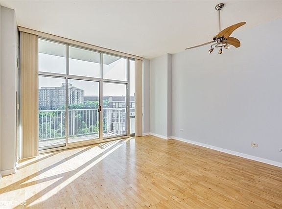 2nd image of 1600 S Indiana Ave #606
