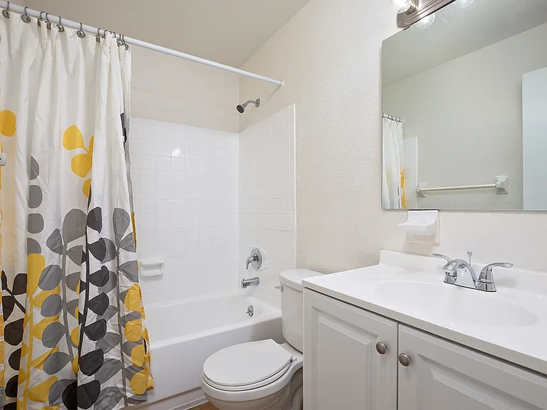 Park Plaza Apartments — Photo 21