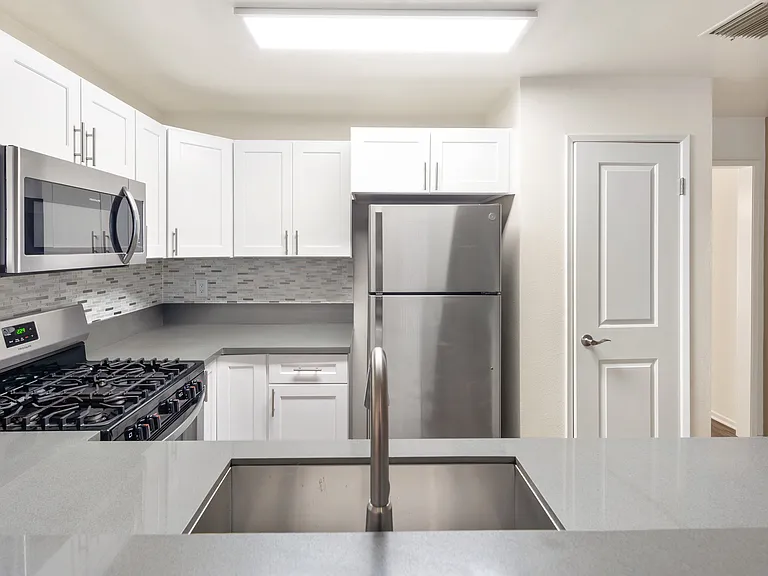 CentrePointe Apartments — Photo 43