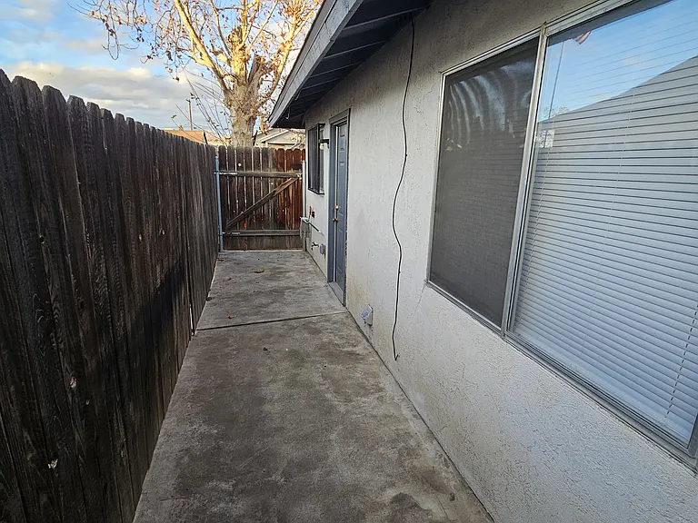 221 Lincoln Ave — Photo 5
