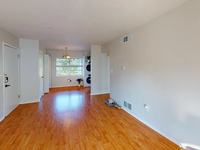 2001 Glenridge Way — Photo 23