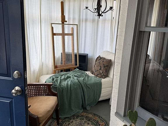 5th image of 912 S Taylor Ave