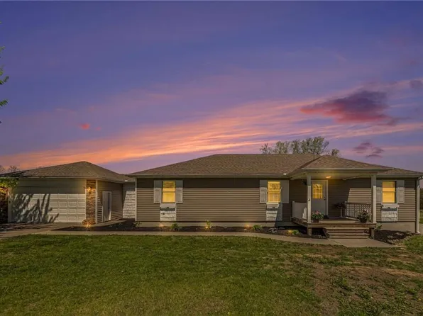 9670 NW Dawn Ln, Gower, MO 64454