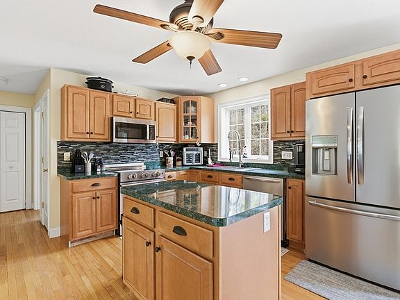 3rd image of 38 Foster Ct