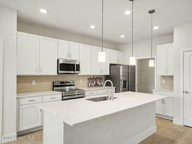 414 Caribbean St SE — Photo 12