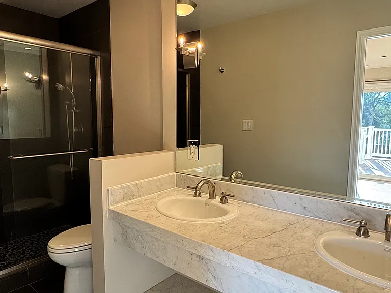 En-Suite full Bathroom 1st floor