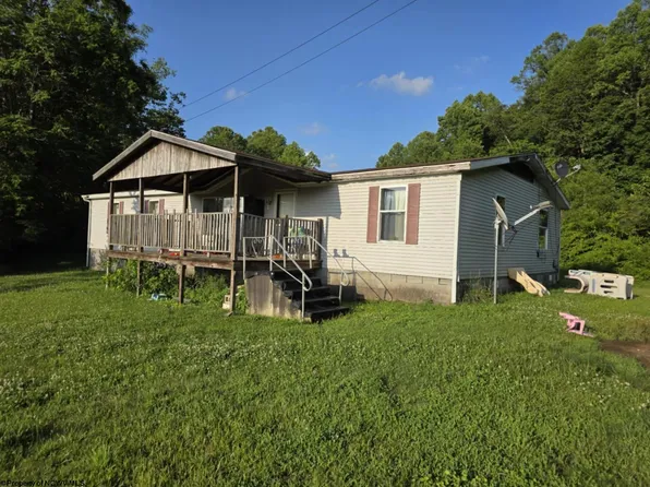 390 Hog Heaven Farm Rd, Mount Clare, WV 26408