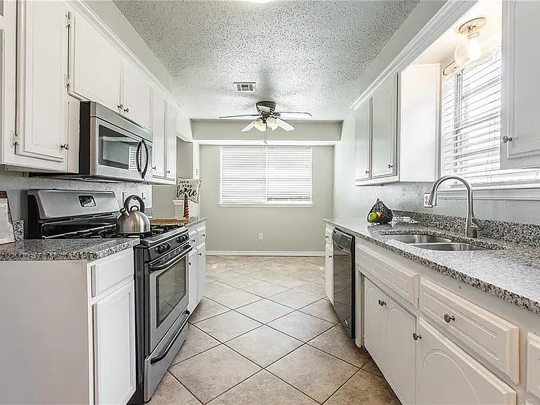 1056 NW 7th Pl — Photo 7