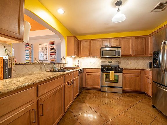 3rd image of 3609 Clawson Rd #A