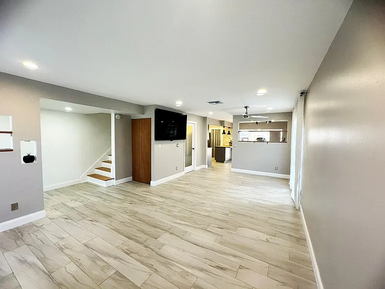 321 Sandtree Dr — Photo 32