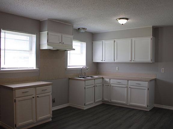 4th image of 1405 Avenue B