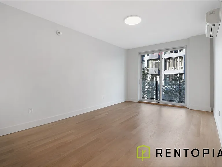 209 N 11th St #7J — Photo 6