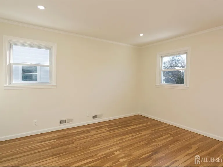 40 Essex Ave — Photo 17