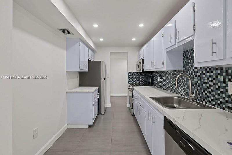 4174 Inverrary Dr APT 902