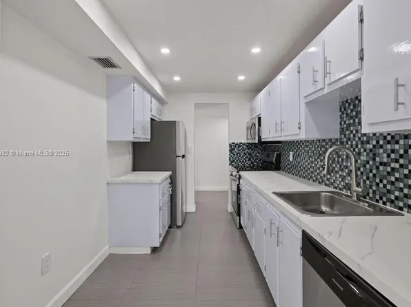 4174 Inverrary Dr APT 902, Lauderhill, FL 33319