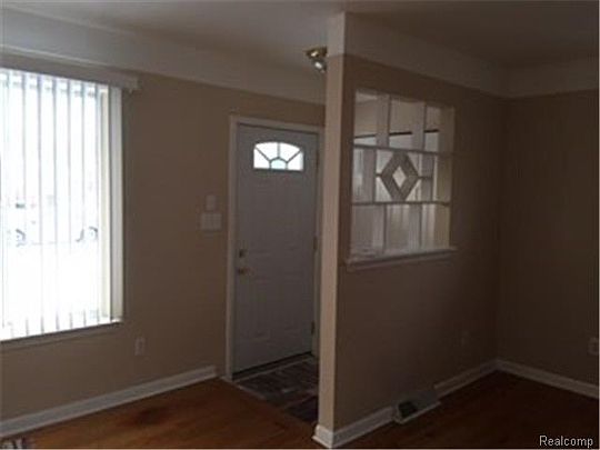 5th image of 24220 Loretta Ave
