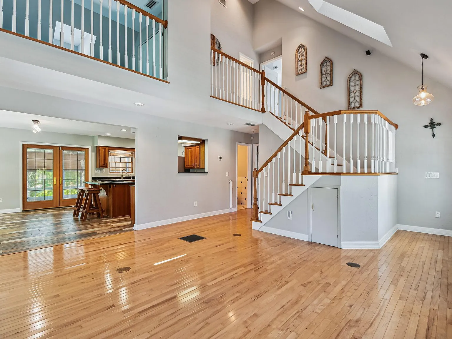3 bed, 2.5 bath, 2054 sqft, $3,850 — Photo 4